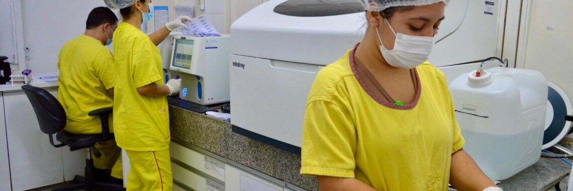 Hospital Estadual de Trindade (Hetrin) recebe novos equipamentos para o Laboratório de Análise Clínicas, unidade gerida pelo Instituto de Medicina, Estudos e Desenvolvimento (IMED)