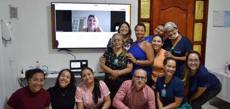 Equipe assistencial em treinamento