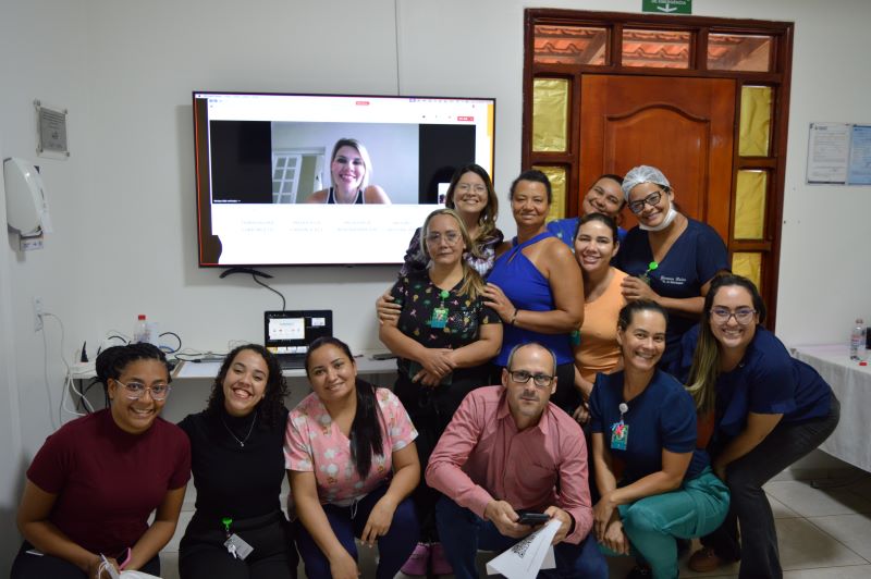 Equipe assistencial em treinamento