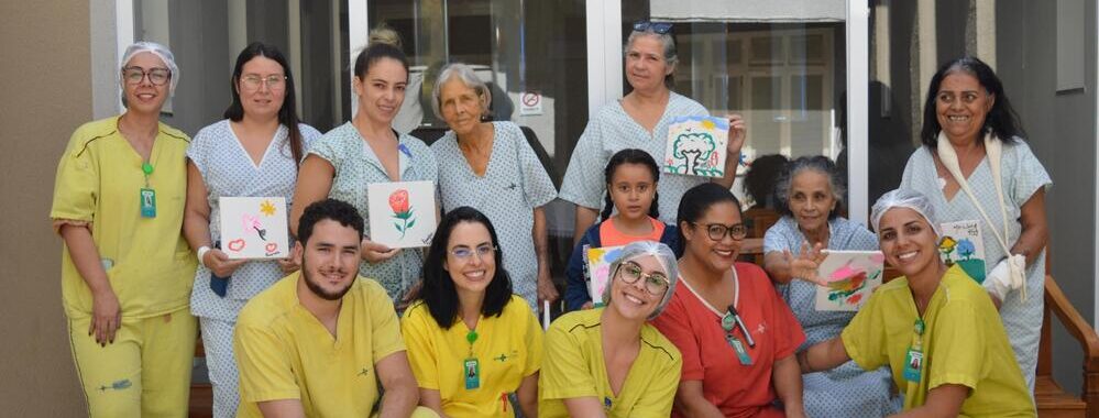 Em homenagem ao Dia da Mulher, o Hospital Estadual de Trindade (Hetrin) realizou uma ação organizada pelo projeto Cuidar e Mover, unidade gerida pelo Instituto de Medicina, Estudos e Desenvolvimento - IMED