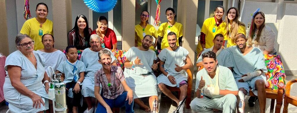 O Arraiá do Hetrin trouxe alegria e acolhimento aos pacientes internados, com música, comidas típicas e interações divertidas.