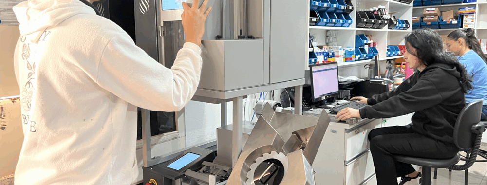 Máquina unitarizadora de medicamentos do Hospital Estadual e Trindade (Hetrin), garantindo qualidade no atendimento aos pacientes.