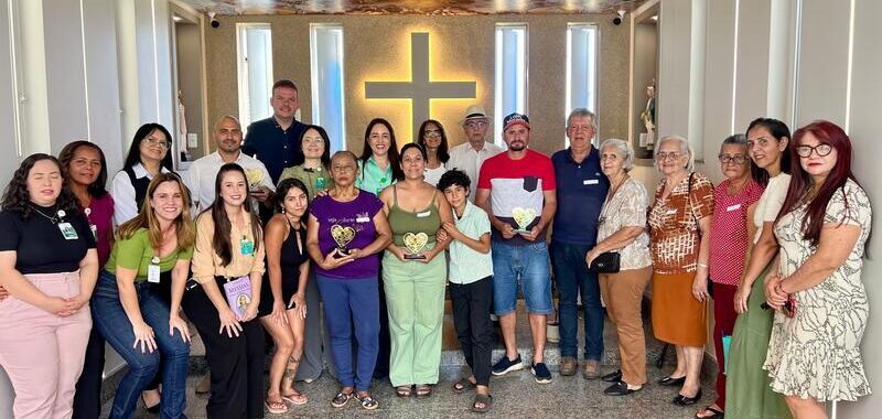 Evento do Hospital Estadual de Trindade homenageia familiares de doadores de órgãos, destacando a importância da doação e o apoio emocional oferecido às famílias.