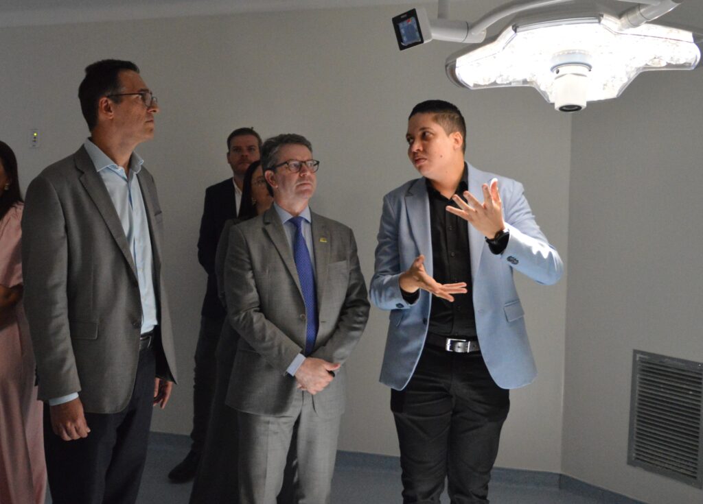 Secretário de saúde do estado de Goiás visita obras de reforma e expansão do Hetrin