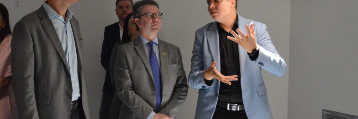 Secretário de saúde do estado de Goiás visita obras de reforma e expansão do Hetrin