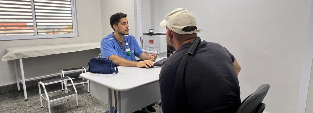 Equipe médica do Hospital Estadual de Trindade (Hetrin), em Goiás, orienta sobre epilepsia e como agir em crises.