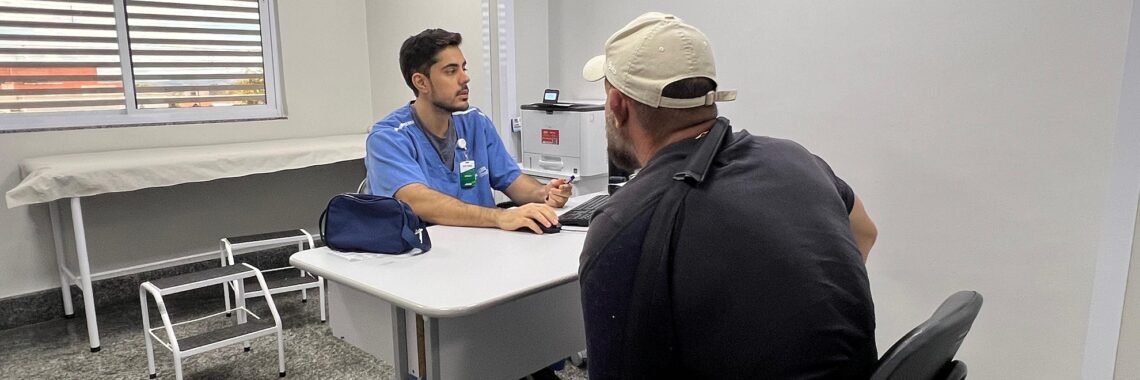 Equipe médica do Hospital Estadual de Trindade (Hetrin), em Goiás, orienta sobre epilepsia e como agir em crises.