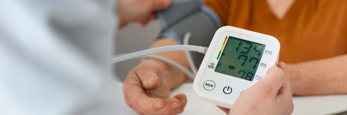 A hipertensão arterial é uma doença silenciosa que afeta milhões de brasileiros e requer cuidados e prevenção, alerta o Hospital Estadual de Trindade (Hetrin)