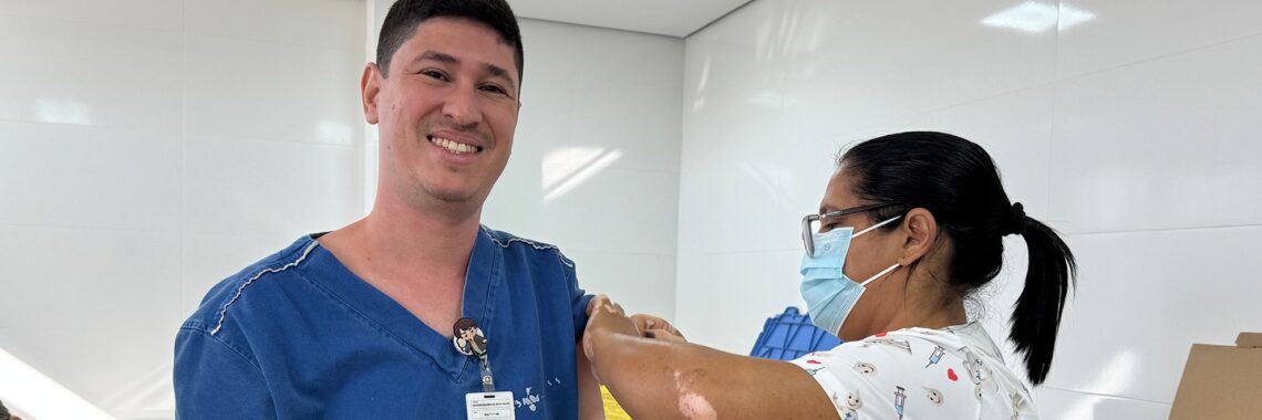 O Hospital Estadual de Trindade - Hetrin promove campanha de vacinação contra a Influenza para proteger colaboradores e pacientes.
