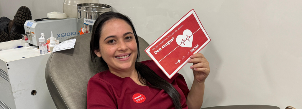 Doação de sangue no Hetrin durante campanha em Trindade (GO), em parceria com o Hemogo, que arrecadou 149 bolsas e 183 cadastros em outubro de 2026, reforçando os estoques da Rede Hemo